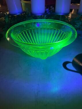 Vintage Hazel Atlas Ribbed Green Uranium Small bowl c1930 MCM 6.5x3” Glows